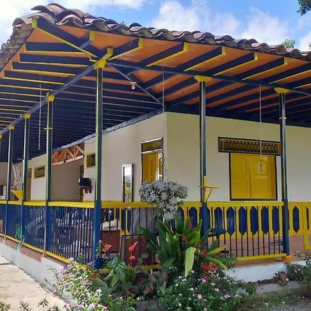 Casa Finca Villa Luz A 800 Mts Del Parque Del Cafe Montenegro Εξωτερικό φωτογραφία