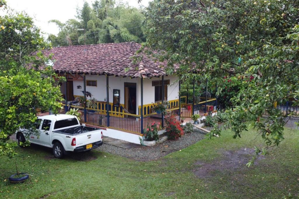 Casa Finca Villa Luz A 800 Mts Del Parque Del Cafe Montenegro Εξωτερικό φωτογραφία