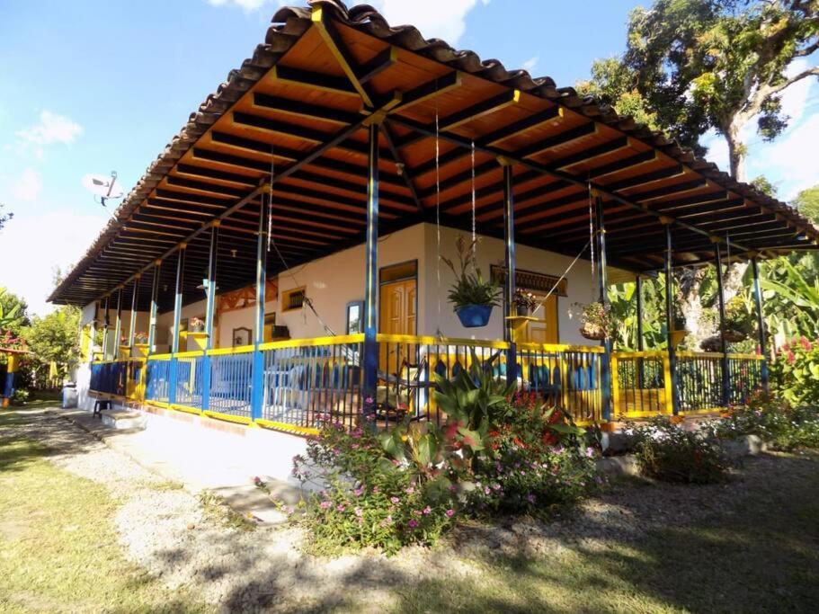Casa Finca Villa Luz A 800 Mts Del Parque Del Cafe Montenegro Εξωτερικό φωτογραφία